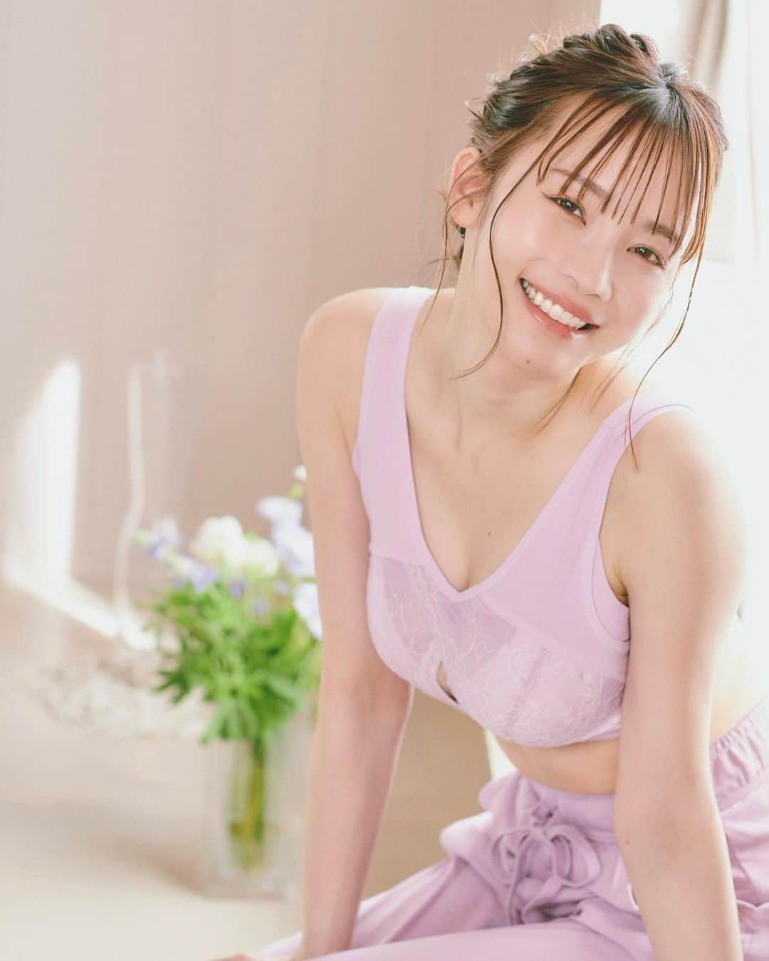 さくまみおのインスタグラム：「いよいよ本日再販‪\(◡̈)/‬💜  ■4月21日(金)19:30〜ラベンダー再販💜 miour公式サイトにて購入できます🛒 ( @miour_official のﾌﾟﾛﾌｨｰﾙから飛べます🕊)  19:00〜は初のコラボインスタLIVEもあるのでお楽しみに🥰🥰(詳細は3つ前の投稿へ)  #miour #ナイトブラ #新色 #ラベンダー #エッセンシャルナイトブラ #みんなで作るナイトブラ #美胸 #ボディメイク #美ボディ研究部」