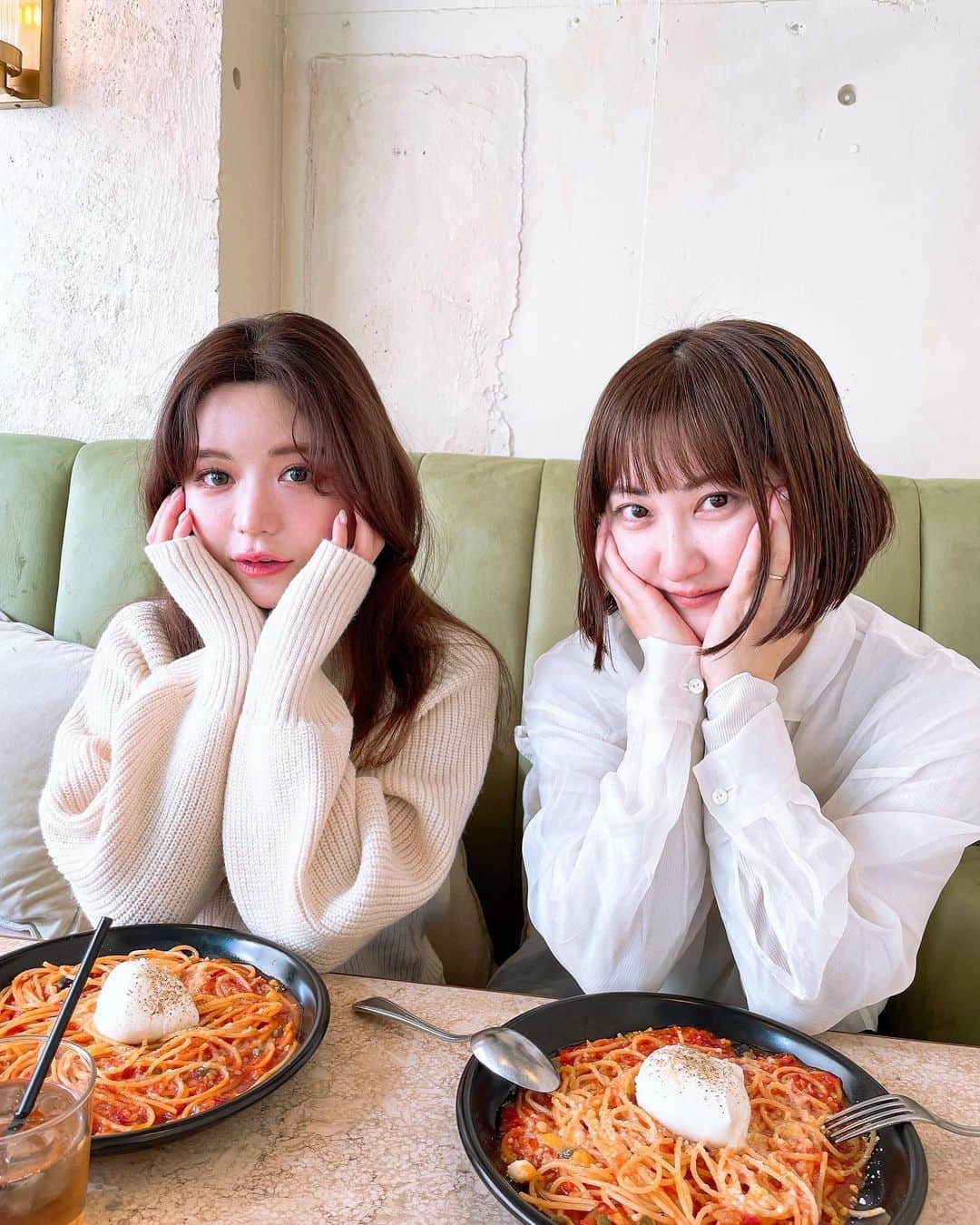 板橋よしえのインスタグラム：「. いつかの@miraisaitou716 & @yuzuko_makeup ちゃんとランチ🍽 みらいちゃんは、ほわほわしているように見えて頼りになるしっかり者！！ ゆずちゃんは気を使わせないように自然に気遣ってくれるとっても優しいひと♡♡ みらいちゃんとゆずちゃんとも気付けばとっても長いお付き合い🥹✨ ありがとう～✨✨✨」