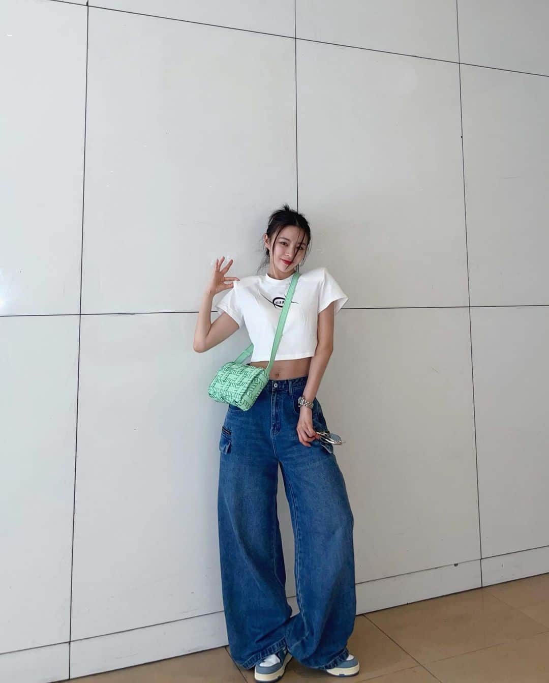 エルキーのインスタグラム：「最近好像很流行雙開門冰箱？😂😂 #EK_ootd」