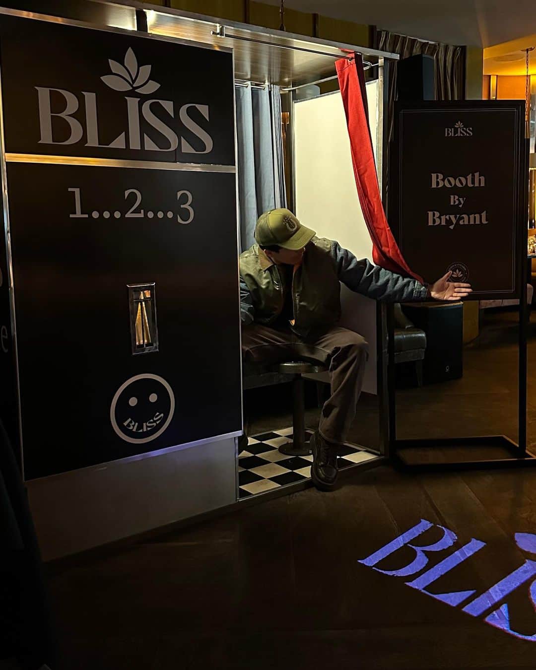 Bryant Eslavaのインスタグラム：「at delilah for the @blisslifestyleofficial event 😮‍💨」