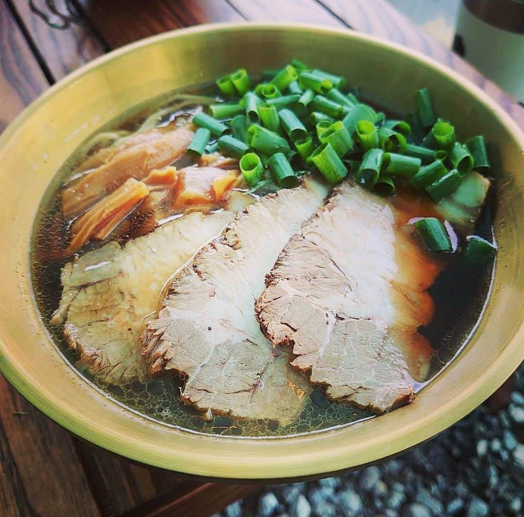 Hisatomiさんのインスタグラム写真 - (HisatomiInstagram)「鶏煮干しキャン麺🍜  家で仕込んで、キャンプでは麺茹でてスープ温めるだけ⛺️  #キャン麺 #アウトドアラーメン #食kingvibes  #キャンプ飯 #どこに向かっとんねんシリーズ」4月21日 14時08分 - hisatomi1983