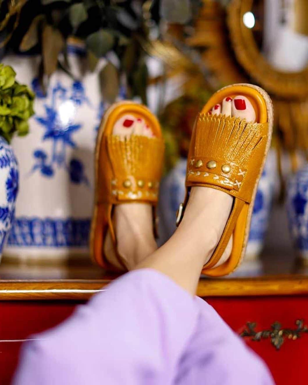 チエミハラのインスタグラム：「Insoles with a purpose🤍 This new capsule collection was made to hug your feet 👣 Styles YUGAU, YUSMAN, YUTATE and YOTE are now at chiemihara.com  . . . #ilovemychies #chiemihara #chie #chiemiharashoes #womanshoes #designershoes #madeinspain #shoesmadeinspain #shoesaddict #shoesareagirlsbestfriend #shoeslover #shoesshoesshoes #shoesarelife #shoesoftheday #dreamshoes #shoeslovers #womenshoestyle #shoesforwomen #handbags #bagsbagsbags #designerbag #luxurybags #purses #womenbag #womenaccessories #luxuryhandbags #bagaddict #baglover #handbagaddict #handbaglover」