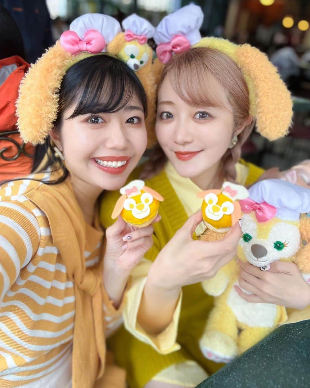 中島奈津希さんのインスタグラム写真 - (中島奈津希Instagram)「🥣🌼🧁 ⁡ ⁡ ⁡ #香港ディズニーランド で食べれる 可愛すぎる ダッフィー&フレンズ アフタヌーンティーセット🌼🥣🧁 ⁡ ⁡ ⁡ ⁡ ⁡ ⁡ んもおおおおおおおおおおおお！ 可愛過ぎて食べられない😡💛笑 リーナベルのトングもついてるの🦊💕🦋 ⁡ それぞれのキャラクターをモチーフにした スイーツもあって並べてみたら幸せ溢れたよ🫠💕 ⁡ ⁡ ⁡ ⁡ ⁡ ⁡ ⁡ 姉妹で#クッキーコーデ で食べました🥣💛👭 ⁡ 香港ディズニーへ行ったら ぜひ食べてほしい🥹🌼✨✨ --------------------------------- 🏰香港ディズニーランド  📍#センターストリートコーナーカフェ　 ⏰15:00〜 👛588香港ドル(２名分) --------------------------------- ⁡ ☁️☁️☁️☁️☁️☁️☁️☁️☁️☁️☁️☁️☁️☁️☁️☁️ @hkdisneyland  #ダッフィーフレンズ #DuffyFanstasy #PR #ItsPlayTime #DuffyAndFriendsPlayDays #HappierHere #HKDisneyland #DuffyFriends #DisneyFriends #ダッフィー#ダッフィーフレンズ #ダッフィーグッズ#ダッフィーアイテム #CastleOfMagicalDreams #Momentous」4月21日 14時40分 - nakajima_natsuki