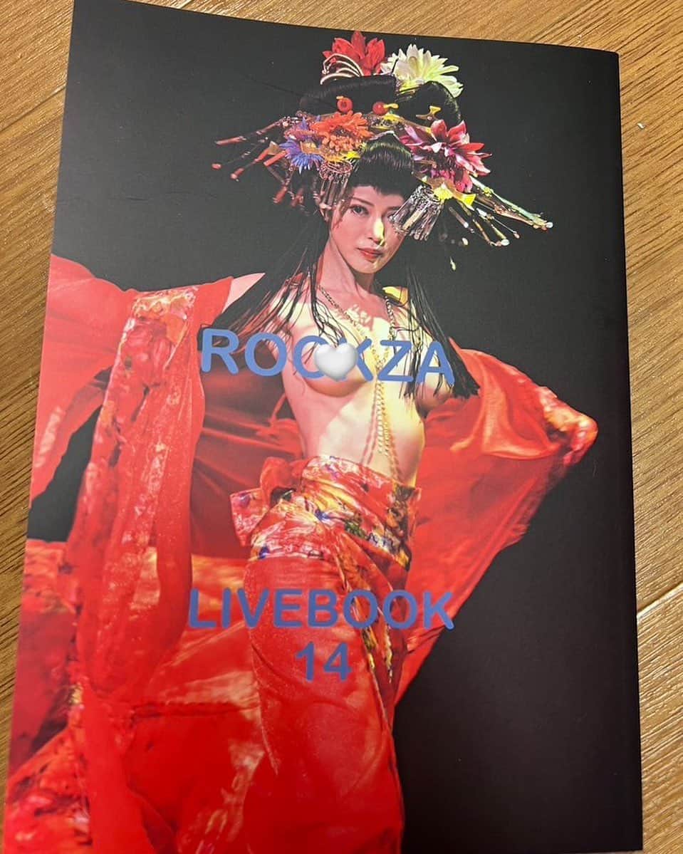 君島みおのインスタグラム：「ただいま発売中の浅草ロック座写真集 私も掲載されております。 ぜひチェックしてみてください。  そして本日、DVD発売イベントご参加の皆さんどうぞよろしくお願い致します。」