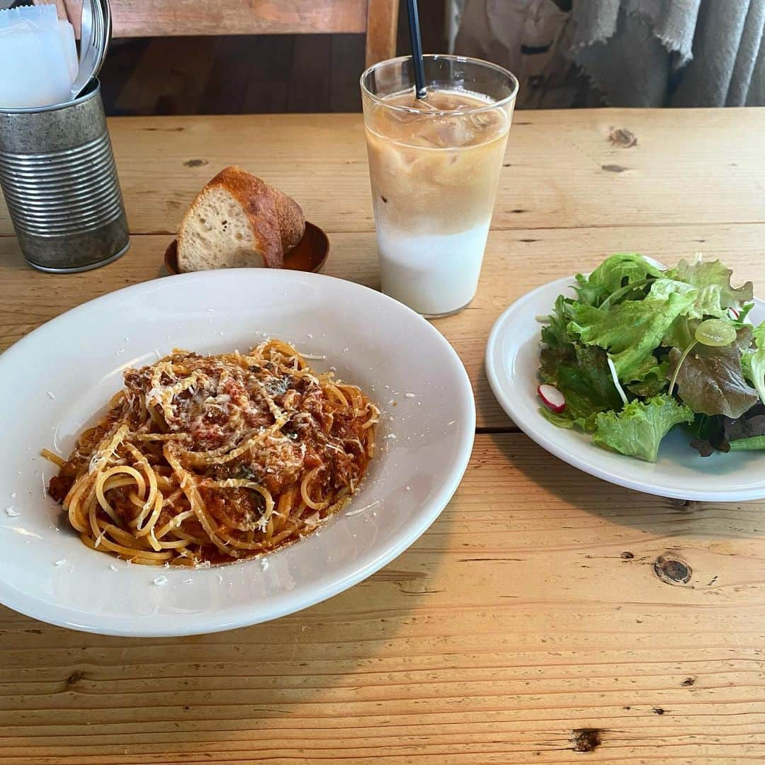 i_am_romikoのインスタグラム：「神戸で一番好きなcafe🍴❤️ お料理もめちゃくちゃ美味しくてデザートのレアチーズは絶品❤️昔はこれだけ食べに行ってたくらい大好き！ 今回一時帰国中、絶対食べに来たかったから食べれて良かった！ #一時帰国#神戸カフェ#カフェバーアンセム #神戸グルメ」