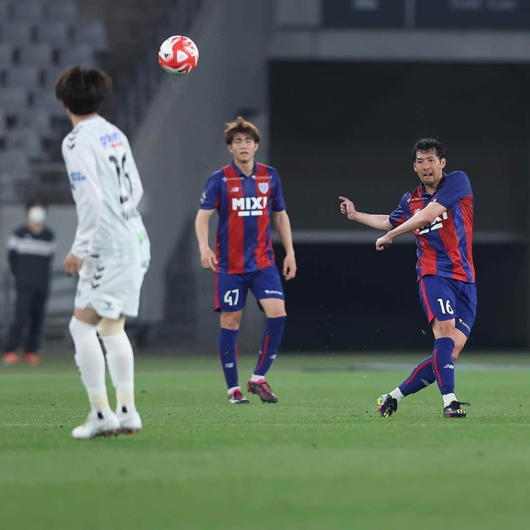 FC東京オフィシャルグッズさんのインスタグラム写真 - (FC東京オフィシャルグッズInstagram)「🔵🔴 vs #ガンバ大阪   苦しむチームを支えた情熱と経験。  @fctokyoofficial  #東慶悟 #青木拓矢  #FC東京 #fctokyo #tokyo」4月21日 14時52分 - fctokyoofficial