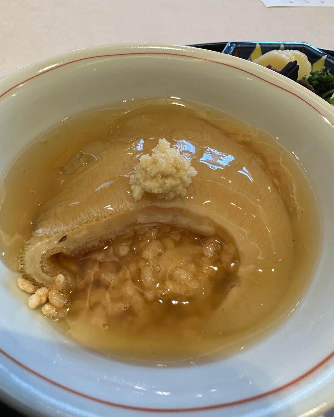 秋元康さんのインスタグラム写真 - (秋元康Instagram)「#銀座#日本料理#吉兆  とある理事会の昼食。  偉い人たちばかりで緊張するが、ふかひれ姿煮ご飯が美味しいなあ。」4月21日 14時53分 - yasushi6057