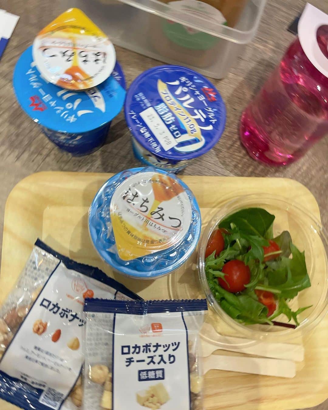 Miku Hirata 平田未来さんのインスタグラム写真 - (Miku Hirata 平田未来Instagram)「暑い日が続きますね🌼 (早くも熱中症のように😂)  先日ですが、#ccj2023 (@ccj_official.jp )に 参加させていただきました💕  2日目のテーマは美容💝  #ギリシャヨーグルト でおなじみの、 #パルテノ を試食してきました✨  もともとスーパーなどで見かけて、 普段から食べていたので こうしてイベントで 開発者様の声も直接お聞きすることができて 嬉しいです😆  新たに新商品で、 #パルテノプロテイン が登場したそう！ 脂肪ゼロなので、美容と健康を 意識する人にはピッタリ💕  食べたことのある方ならわかると思うのですが、 少し固めのヨーグルトで しっかりと腹持ちしそうです💕  はちみつをかけると まろやかになりますよね！  忙しい朝など 栄養を摂りたいけど 時間がない時など 食べて行きたいです✨  #ccjfood #ccj2023beauty #パルテノギリシャヨーグルト #ギリシアヨーグルト #新商品ヨーグルト #新商品情報 #高タンパクヨーグルト #おいしくかしこく #おいしい朝ごはん  #忙しい朝にも」4月21日 14時53分 - miku.hirata