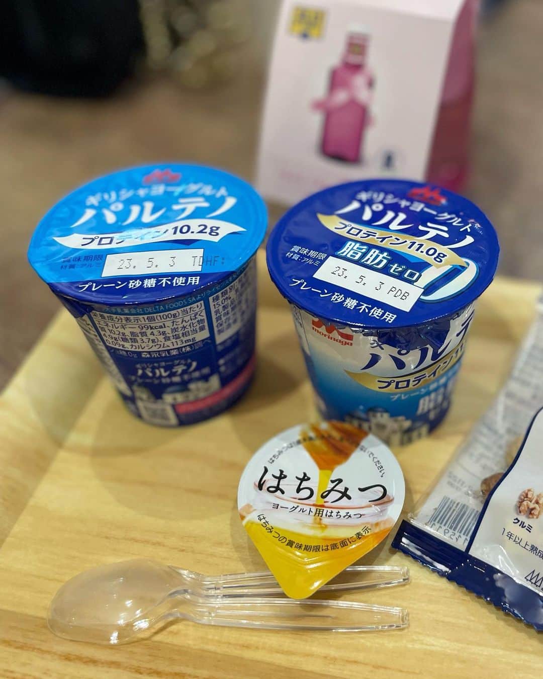 Miku Hirata 平田未来さんのインスタグラム写真 - (Miku Hirata 平田未来Instagram)「暑い日が続きますね🌼 (早くも熱中症のように😂)  先日ですが、#ccj2023 (@ccj_official.jp )に 参加させていただきました💕  2日目のテーマは美容💝  #ギリシャヨーグルト でおなじみの、 #パルテノ を試食してきました✨  もともとスーパーなどで見かけて、 普段から食べていたので こうしてイベントで 開発者様の声も直接お聞きすることができて 嬉しいです😆  新たに新商品で、 #パルテノプロテイン が登場したそう！ 脂肪ゼロなので、美容と健康を 意識する人にはピッタリ💕  食べたことのある方ならわかると思うのですが、 少し固めのヨーグルトで しっかりと腹持ちしそうです💕  はちみつをかけると まろやかになりますよね！  忙しい朝など 栄養を摂りたいけど 時間がない時など 食べて行きたいです✨  #ccjfood #ccj2023beauty #パルテノギリシャヨーグルト #ギリシアヨーグルト #新商品ヨーグルト #新商品情報 #高タンパクヨーグルト #おいしくかしこく #おいしい朝ごはん  #忙しい朝にも」4月21日 14時53分 - miku.hirata
