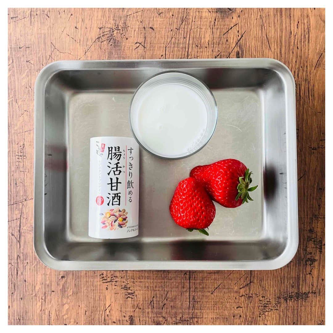 市橋有里さんのインスタグラム写真 - (市橋有里Instagram)「【いちごみるく de 腸活】  4月は何かと忙しい季節。 そんな時期の朝食代わりにもなる 甘酒ドリンクです。 いちごみるくという何とも惹かれる組み合わせ♪ 牛乳を豆かえてもよし、 いちごを凍らせてシェイクにしてもよし◎ ビタミン、ミネラル、タンパク質も摂れて 腸活もできるドリンク 🍓この季節の黄金セット🍓 ぜひ作ってみて下さい！  詳しいレシピは @kohseifoods  からご覧下さい。     ◾︎効能◾︎ 腸内環境改善、美肌、腸活、簡単朝食、時短料理  #こうじや里村 #レシピ #腸活 #甘酒 #発酵 #食品 #朝食 #簡単 #美肌 #腸内環境 #マラソン #ランニング #ランナー #ジョギング #ウォーキング #スポーツ #時短 #いちご #ジュース #ミルク #キッチンの住人 #お米 #米麹 #レジスタントプロテイン #雑穀 #すっきり #国産 #たんぱく質 #食物繊維 #ノンアルコール」4月21日 15時08分 - ariichihashi