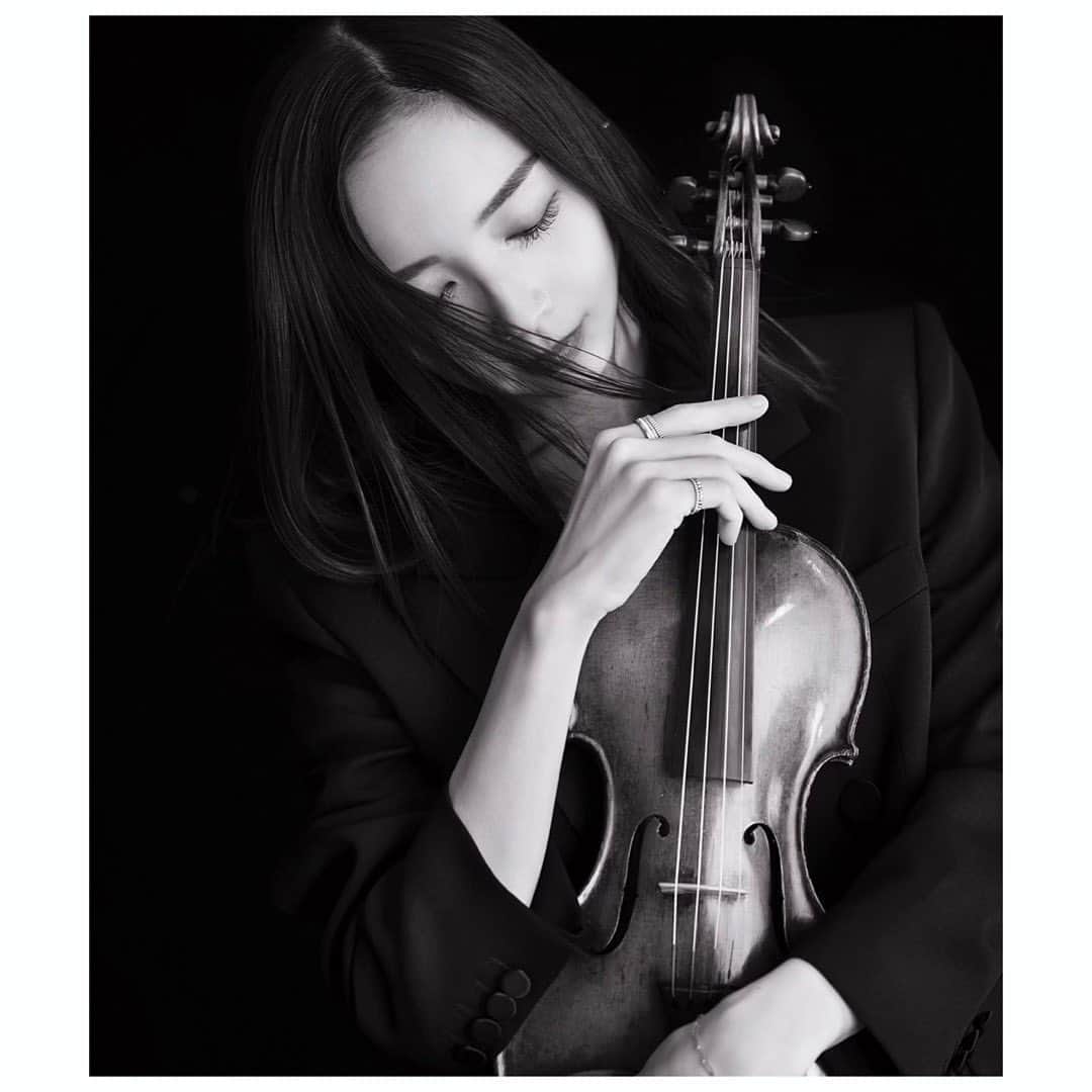 宮本笑里のインスタグラム：「love violin.  #violin #violinist #ヴァイオリニスト  @boucheron」