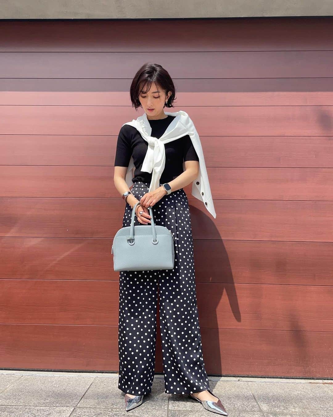 石井のり子のインスタグラム：「** @stateofmind.som のドットパンツ✔︎ ものすごく 軽くてサラサラで気持ちいい♡ お出かけでももちろん 夏の公園にも良さそうだな🫧  pants @stateofmind.som    @guestlist___tokyo   #stateofmind  #ステートオブマインド  #guestlisttokyo  #pr」
