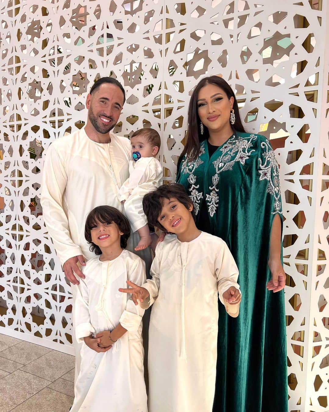 ショーン・ガルニエのインスタグラム：「Eid Mubarak to all Muslims 🤲🏻」