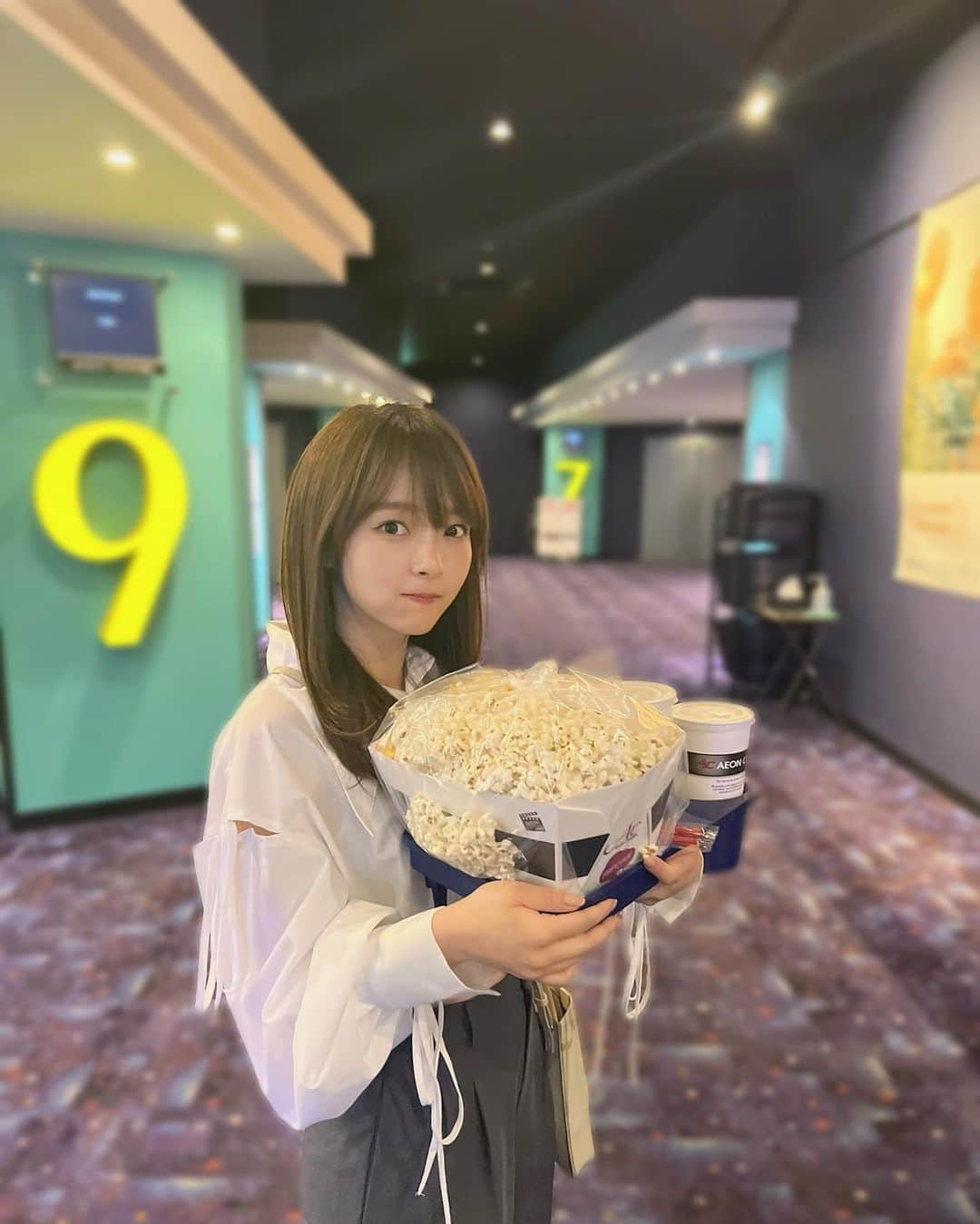 高畑結希のインスタグラム：「. 公開日に映画観てきた卍　 ポップコーン大きすぎて驚いた🍿 終わった頃には完食したよ卍  . #東京リベンジャーズ #卍 #東京卍會 #映画 #公開日」