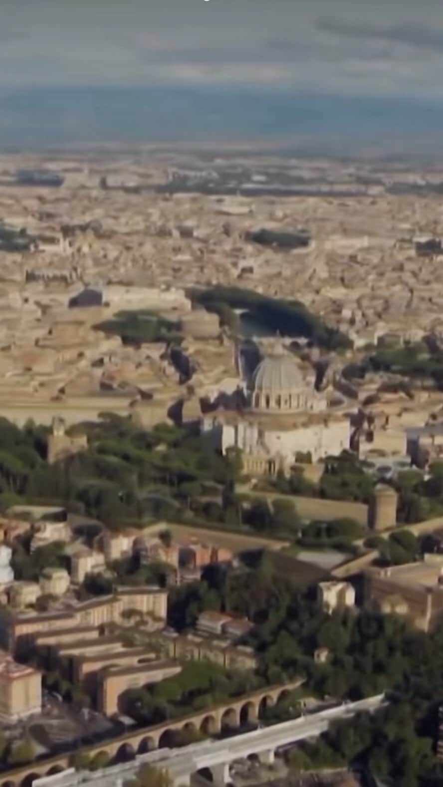 レアンドロ・カスタン・ダ・シウバのインスタグラム：「Roma 2.776 anni, tanti auguri alla città dove sono rinato, vi voglio bene @officialasroma sono qui a tifare per voi, forza Roma sempre 💛❤️」