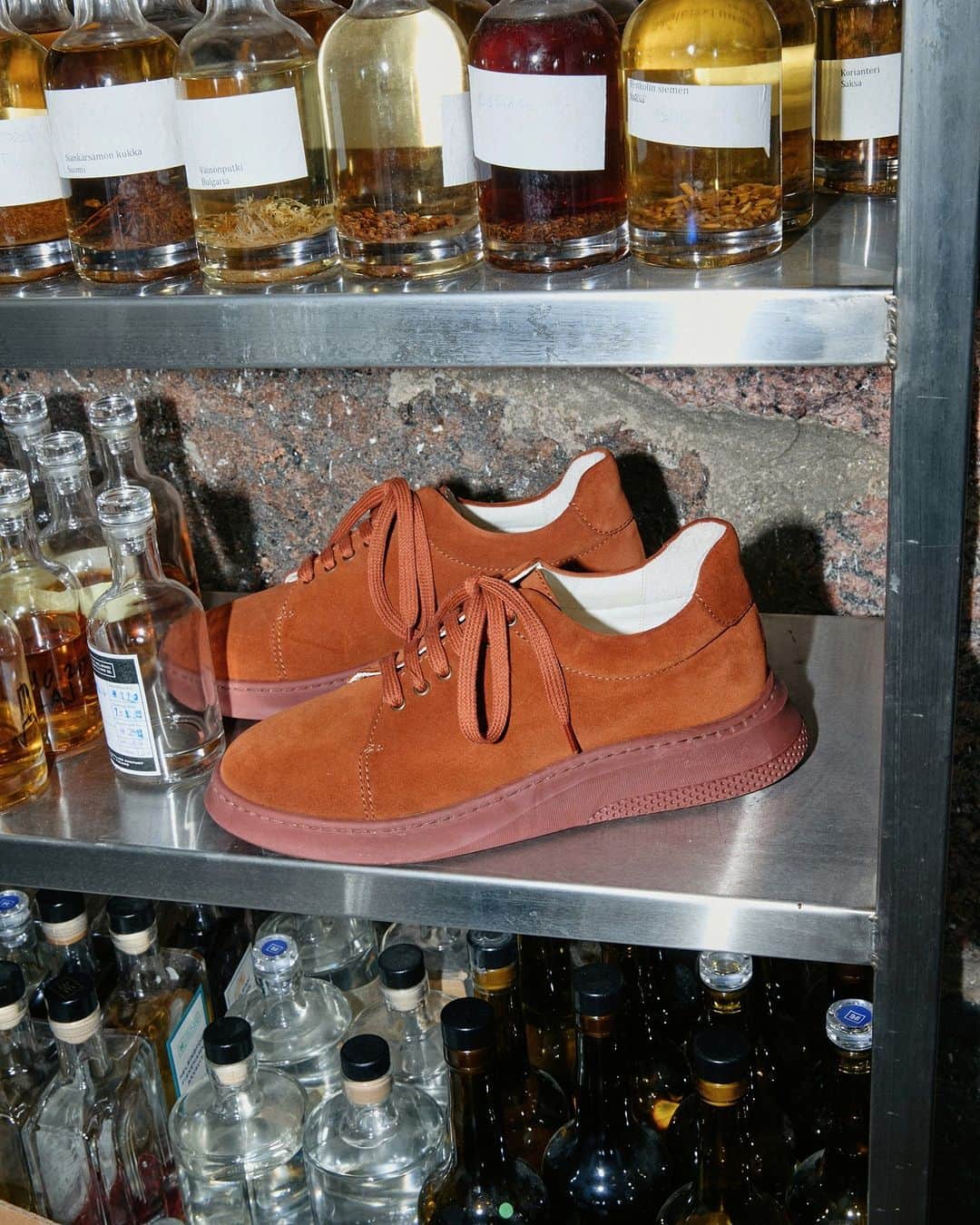 テーリポルキのインスタグラム：「NEW IN 🧡 Say hello to Max & Maxine! Unisex and unicolor sneaker now available in sizes 36-47 both online at terhipolkki.com and at the store. 🔥 Crafted from waterproof suede leather and Vapesol rubber soles. . . #TERHIPÖLKKI #terhipölkkishoes #finnishdesign #sustainablefootwear #ss23 #ss23fashion #sneakers #springoutfit #men #women #mensfashion #womenfashion」