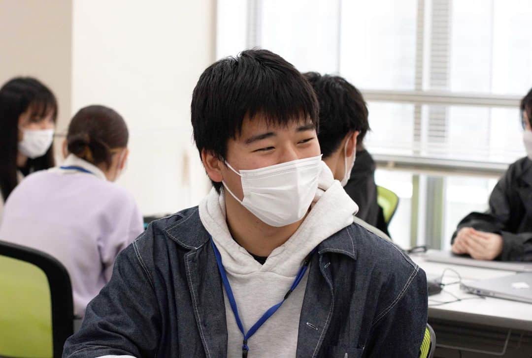 NCC新潟コンピュータ専門学校さんのインスタグラム写真 - (NCC新潟コンピュータ専門学校Instagram)「【スナップ📸】 いい笑顔です😆 #学校生活  #キャンパスライフ   #新潟コンピュータ専門学校 #nsgカレッジリーグ #オープンキャンパス #進路研究 #専門学校　#新潟　#古町  #デザイン #映像 #cg #3dcg #イラスト #ゲーム #web #システム #プログラマー #エンジニア #ai #ロボット #eスポーツ #笑顔」4月21日 15時17分 - ncc_niigata