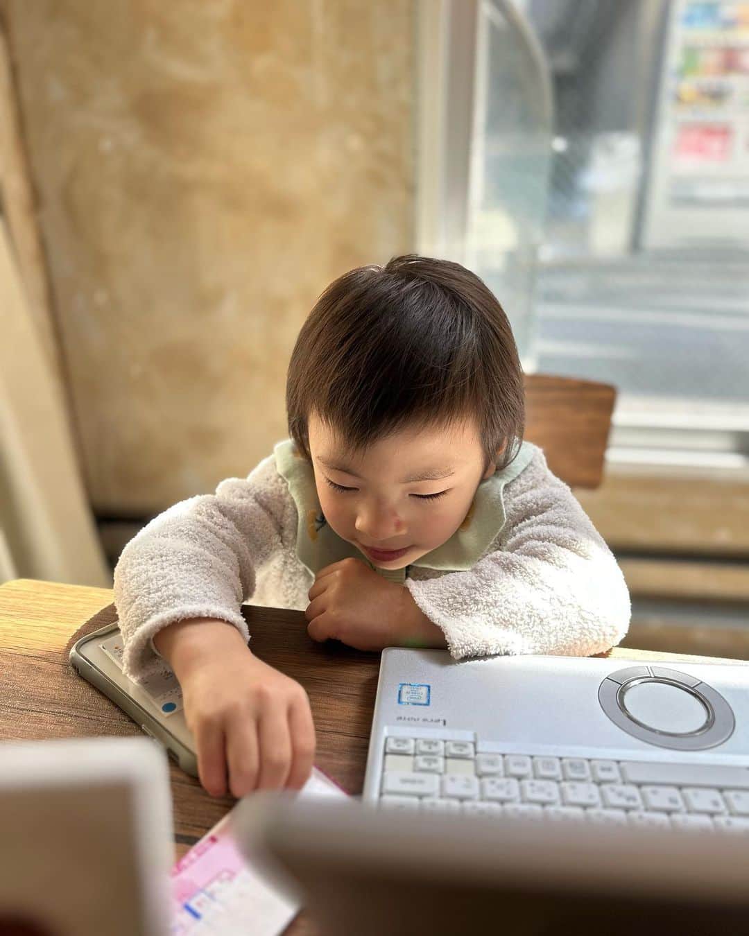 黒木啓司さんのインスタグラム写真 - (黒木啓司Instagram)「ゆうじゃんとHANA  #子育て日記  #育児絵日記  #ハナ先生 #ハナ会長 #プリンセスハナゴン　🐲」4月21日 15時12分 - keiji_papa_