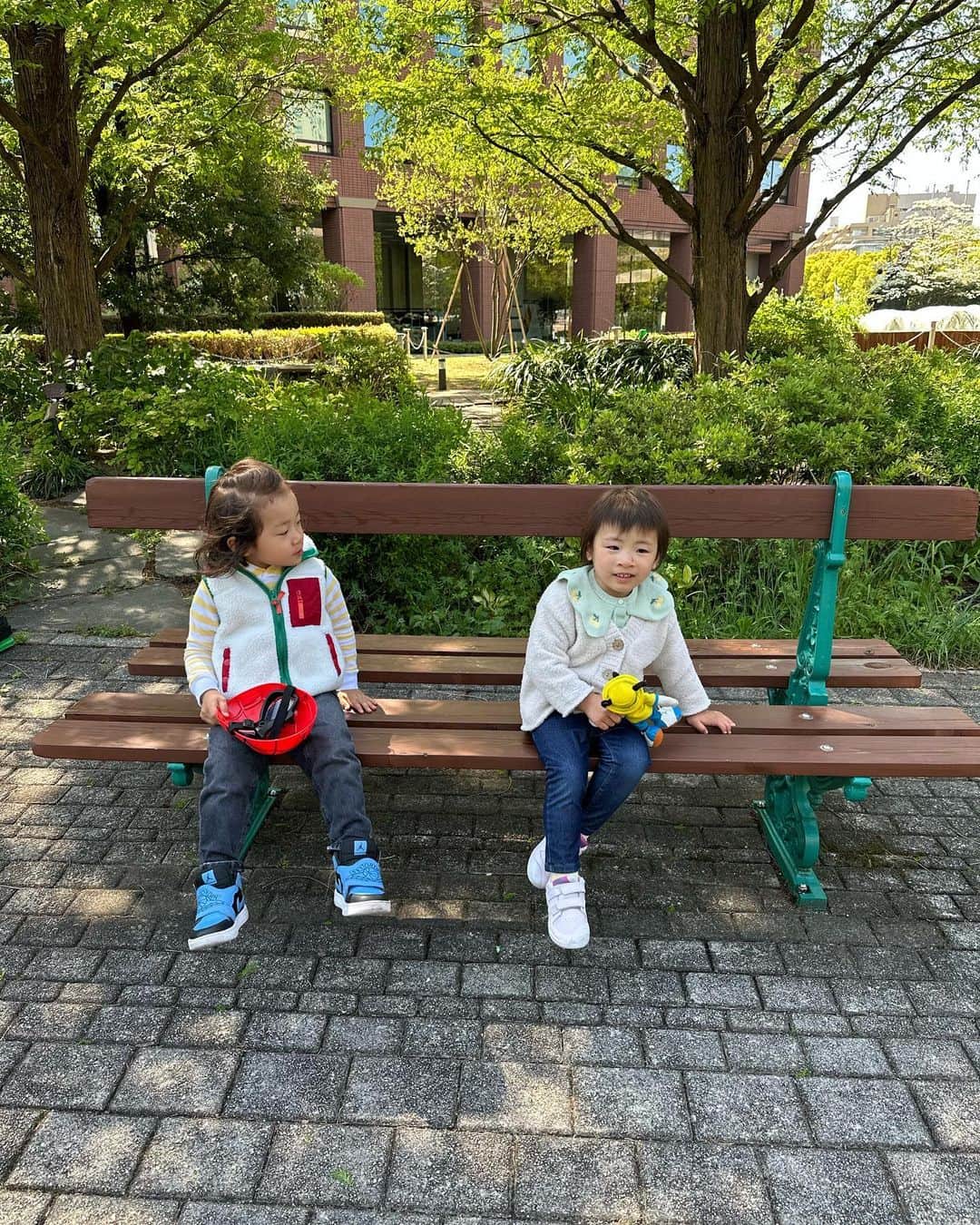 黒木啓司さんのインスタグラム写真 - (黒木啓司Instagram)「ゆうじゃんとHANA  #子育て日記  #育児絵日記  #ハナ先生 #ハナ会長 #プリンセスハナゴン　🐲」4月21日 15時12分 - keiji_papa_