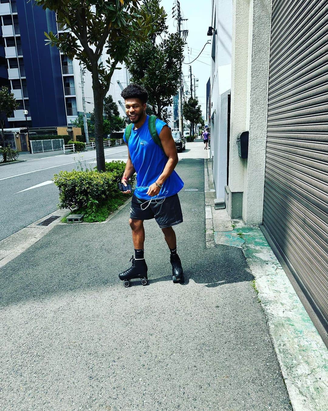KUSHIDAさんのインスタグラム写真 - (KUSHIDAInstagram)「My boy Kevin Knight @jet2flyy   神戸の街をローラースケート🛼で走る おしゃれボーイ発見  #kushida #kevinknight #jetsetters」4月21日 15時19分 - kushida_ts