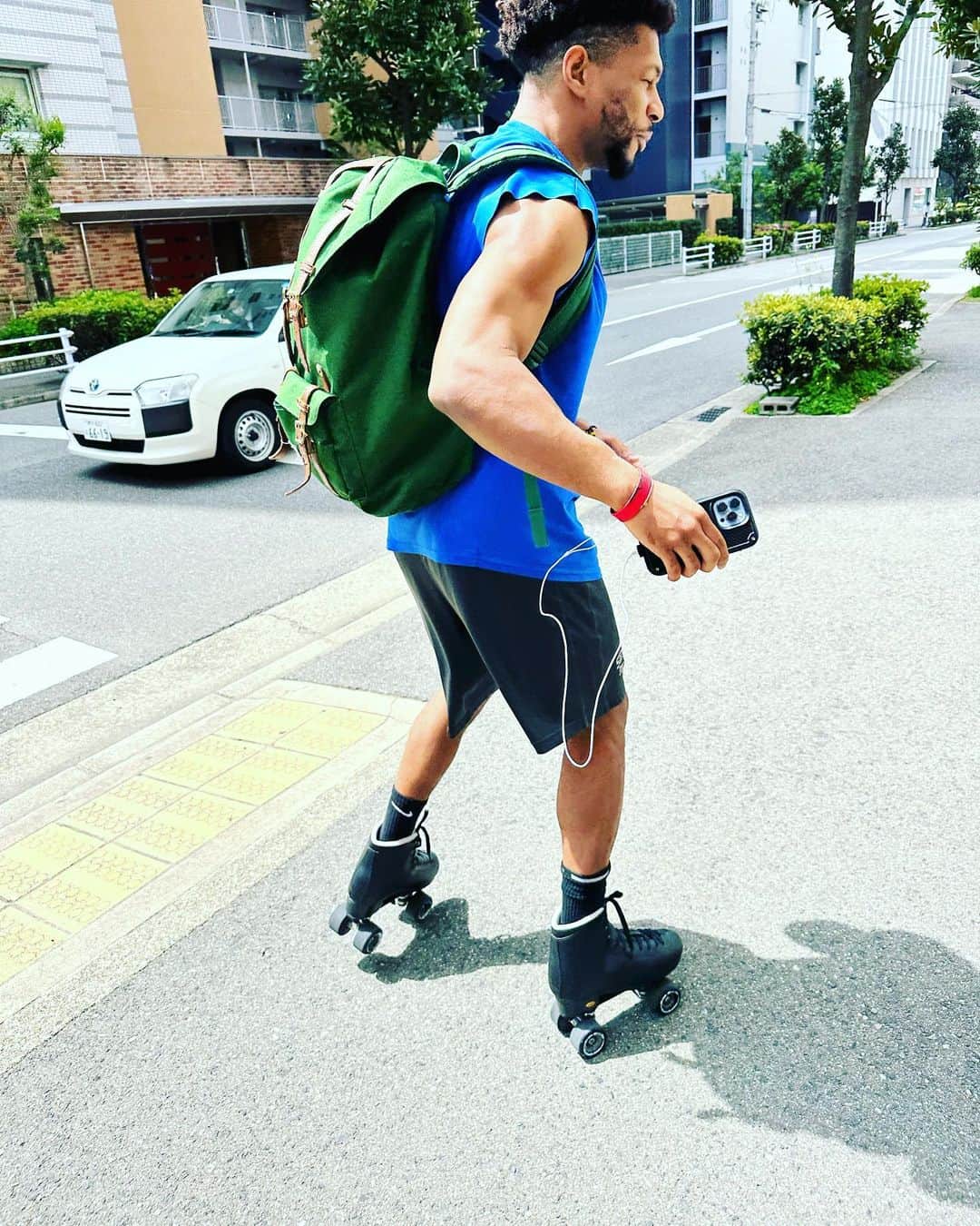 KUSHIDAさんのインスタグラム写真 - (KUSHIDAInstagram)「My boy Kevin Knight @jet2flyy   神戸の街をローラースケート🛼で走る おしゃれボーイ発見  #kushida #kevinknight #jetsetters」4月21日 15時19分 - kushida_ts