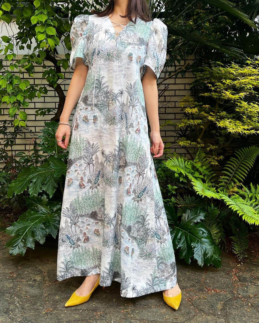 丸山敬太さんのインスタグラム写真 - (丸山敬太Instagram)「【 NEW ARRIVAL 】 .  ✔️ Island Print OP  ¥148,500 (intax)  手描きの温かみが感じられる色鉛筆使いによるドローイングが珍しい、ケイタマルヤマのオリジナルプリントです。 島の思い出のピースを集めた"架空のIsland"が素敵✨ 麻素材でとっても涼やかです。  ー 📞 お問合せ先 🛒　ー  【丸山邸 MAISON de MARUYAMA 】 〒107-0062 東京都港区南⻘山4-25-10 TEL: 03- 3406-1935 MAIL:info@store-keitamaruyama.com  【 KEITAMARUYAMA 阪急うめだ本店 】 〒530-8350 大阪府大阪市北区角田町8番7号 TEL: 06-6361-1381  【MAISON de MARUYAMA 神戸別邸 】 〒651-8511 神戸市中央区小野柄通8-1-8 🏬　　神戸阪急　新館3F （神戸国際会館側上りエスカレーターの目の前です） TEL：078-200-7317（直通）  #keitamaruyama #ケイタマルヤマ  #丸山邸 #阪急うめだ本店 #神戸阪急  #2023年春夏 #island #2023ss  #新作 #ワンピース」4月21日 15時33分 - keitamaruyama_official