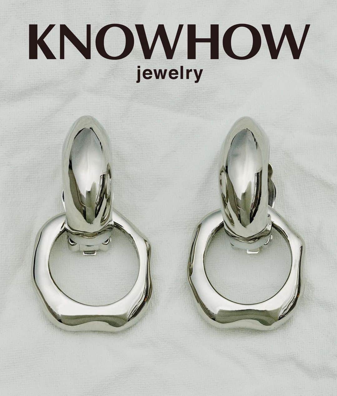 McGuffinさんのインスタグラム写真 - (McGuffinInstagram)「⚡McGuffin Street News⚡  KNOWHOWが KNOWHOW jewelry PRE COLLECTION を発売  @knowhowjewelry   当コレクションは、マグネット部分を取り外すことで、ネックレスとブレスレットに分かれるセパレートネックレスや、チャームがリングとしても使用できるイヤリングなど、デザインに加え、何通りもの着け方ができるような仕様にもこだわったアイテムを提案。   人気のハートモチーフのネックレスは、スライドボールで長さを調節可能で、チョーカーとしてもお楽しみいただけます。 また、ぷっくりとしたハートチャームのイヤリングは、夏のコーディネートのポイントとしてもおすすめです。  KNOWHOW公式サイト、KNOWHOW正規取扱店にて順次発売いたします。  #KNOWHOW #ジュエリー」4月21日 15時31分 - mcguffin_official