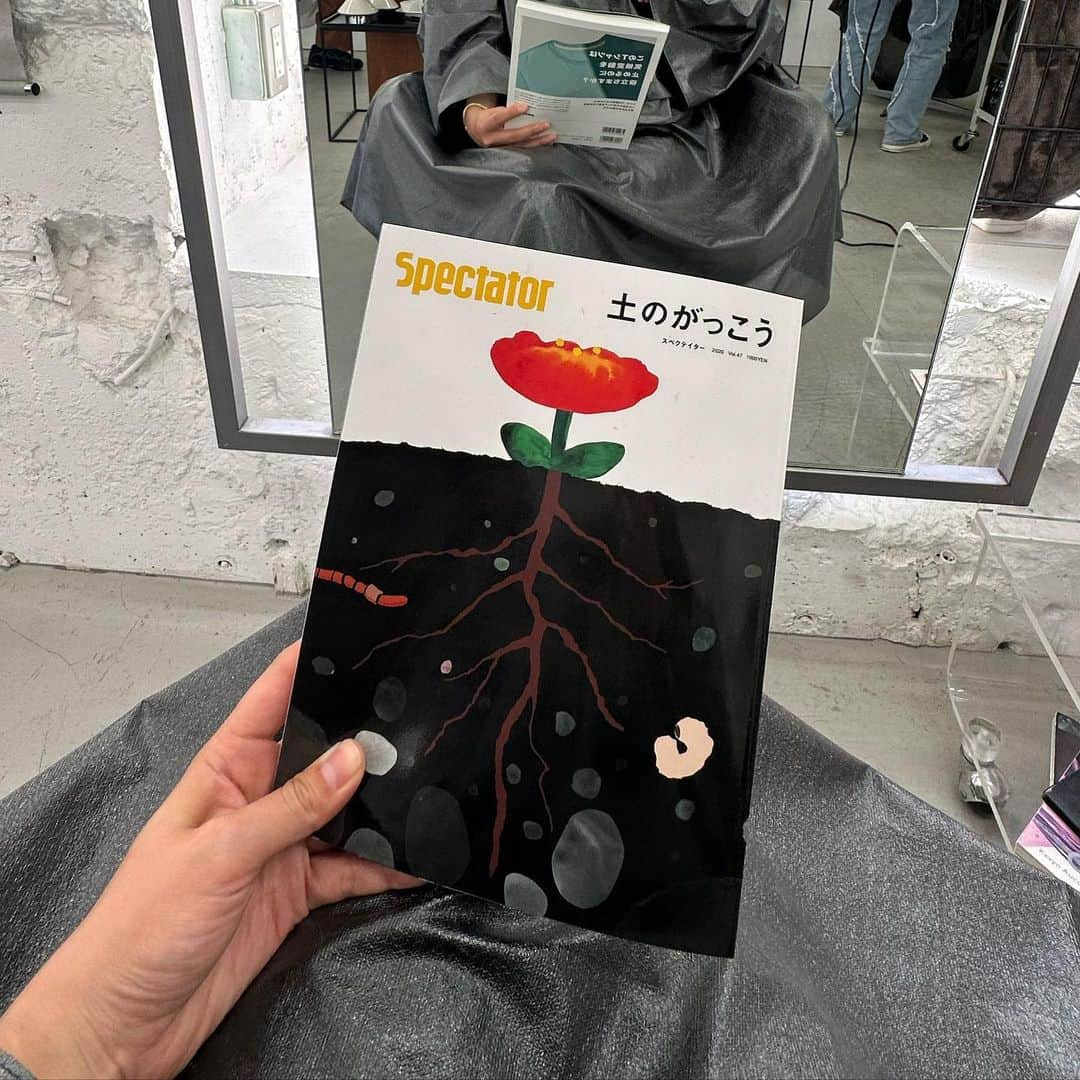 Asano Minamiさんのインスタグラム写真 - (Asano MinamiInstagram)「キムいつもありがとう♡ せこちゃんが作ったNews paperもかなりナイスだね🗞 カラー中に土の勉強もした👩‍🌾 どこまで髪伸ばそうかな〜早く伸びろー！」4月21日 15時42分 - minami_asano