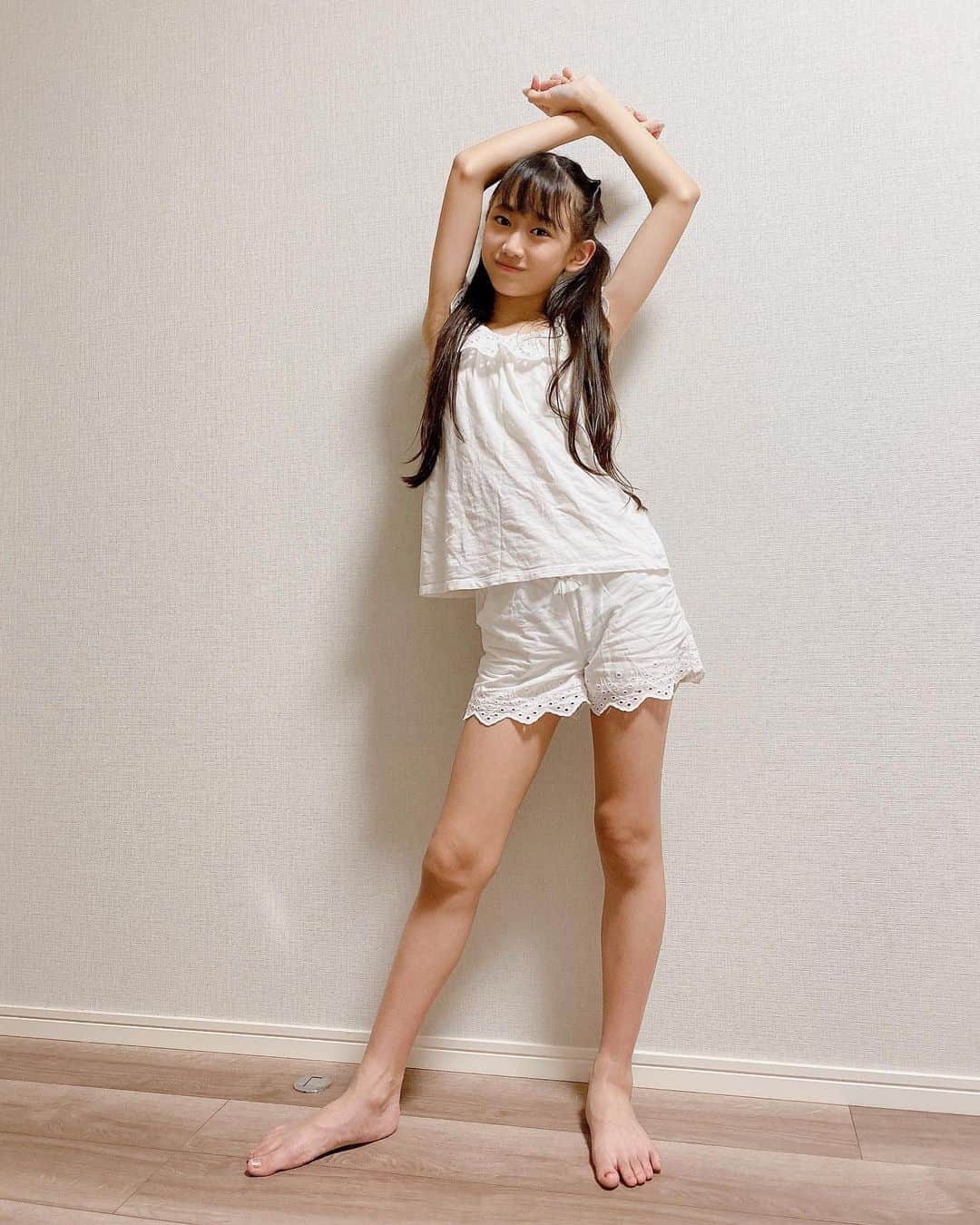 ジュニアアイドル裸足 