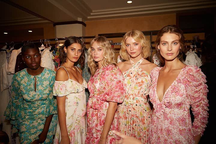 バイティモのインスタグラム：「The girls behind the scenes at our SS23 show at @sommerrohouse #bytimo #youarebeautiful」