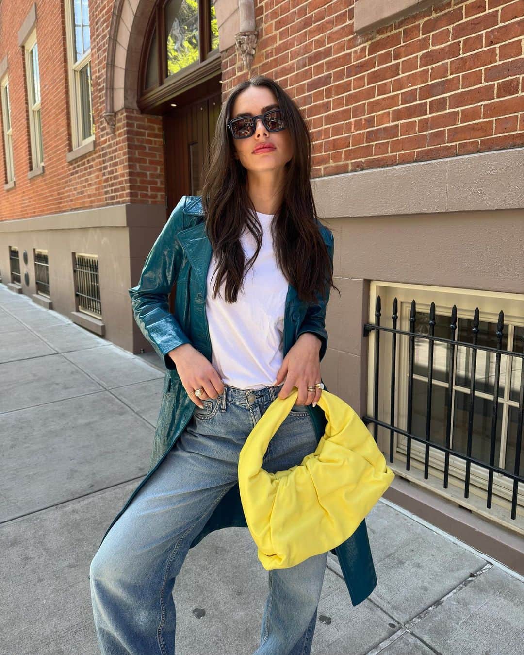 Yael Shelbiaのインスタグラム：「Spring in the city 🌼」