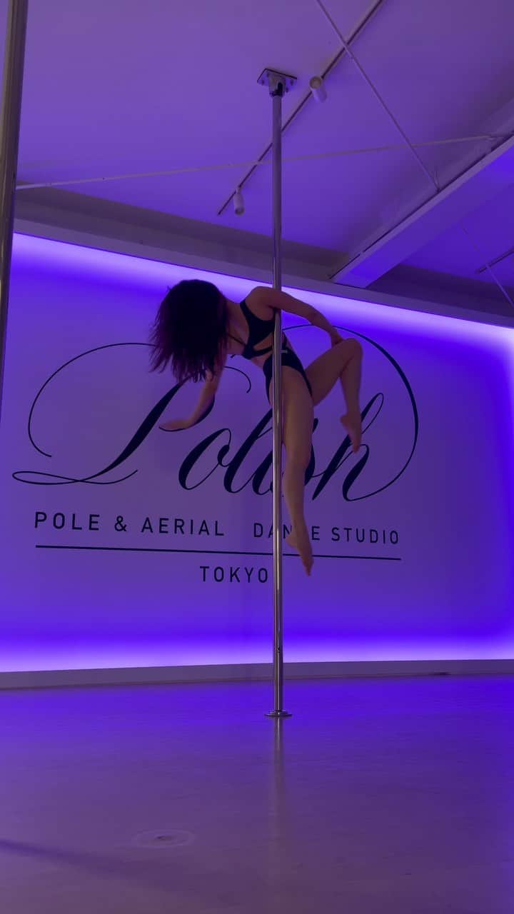 Rieのインスタグラム：「. NEW WEAR👙 @nudeblanc ✨着心地良き🥰☁️ 「RIERICAJP」のコード入力で 日本への送料無料でオーダーできます📦🤍  #poledance #poledancer #pdspin #poledancewear #ポールダンス #ポールダンサー #ポールダンスウェア」