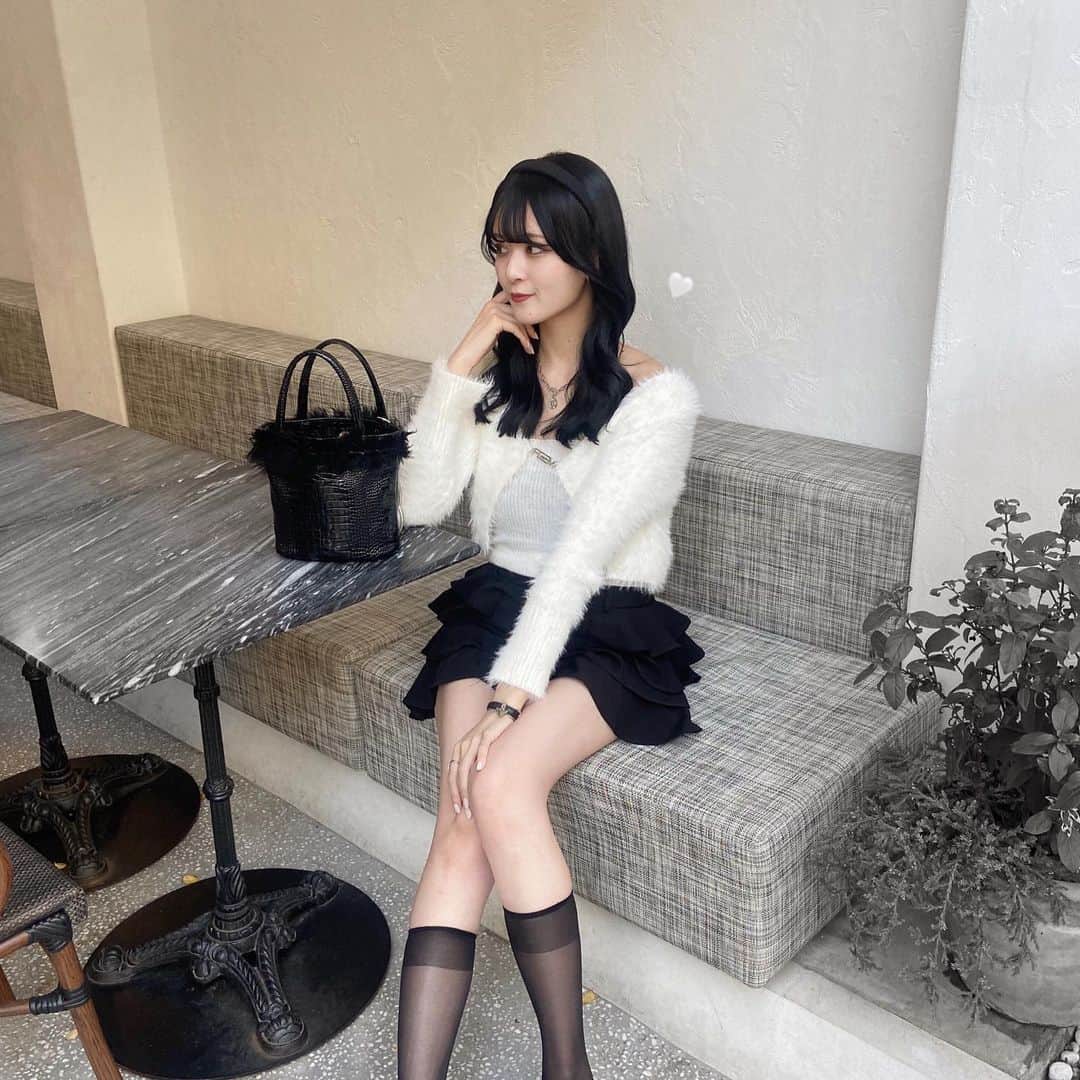 紗彩さんのインスタグラム写真 - (紗彩Instagram)「#오오티디   テラス席が最高な気温☕️♥♥  温かいから沢山お出かけしたい〜☺︎︎︎︎  髪を暗くしました（定期）  .  #カフェ巡り #カフェ#池尻大橋カフェ #渋谷カフェ#渋谷ランチ#unlivre #韓国ファッション#ニットコーデ#春服コーデ#夏服コーデ#韓国コーデ #韓国通販#フレンチガーリー#frenchgirly#fff#lfl#likesforlike #いいね返し#骨格ウェーブ#黒髪ロング#ブルベ冬#骨格診断#thevirgins」4月21日 16時05分 - _saya_523