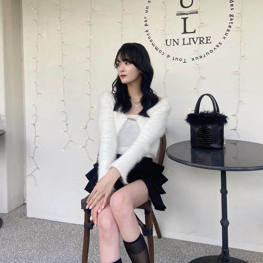 紗彩さんのインスタグラム写真 - (紗彩Instagram)「#오오티디   テラス席が最高な気温☕️♥♥  温かいから沢山お出かけしたい〜☺︎︎︎︎  髪を暗くしました（定期）  .  #カフェ巡り #カフェ#池尻大橋カフェ #渋谷カフェ#渋谷ランチ#unlivre #韓国ファッション#ニットコーデ#春服コーデ#夏服コーデ#韓国コーデ #韓国通販#フレンチガーリー#frenchgirly#fff#lfl#likesforlike #いいね返し#骨格ウェーブ#黒髪ロング#ブルベ冬#骨格診断#thevirgins」4月21日 16時05分 - _saya_523