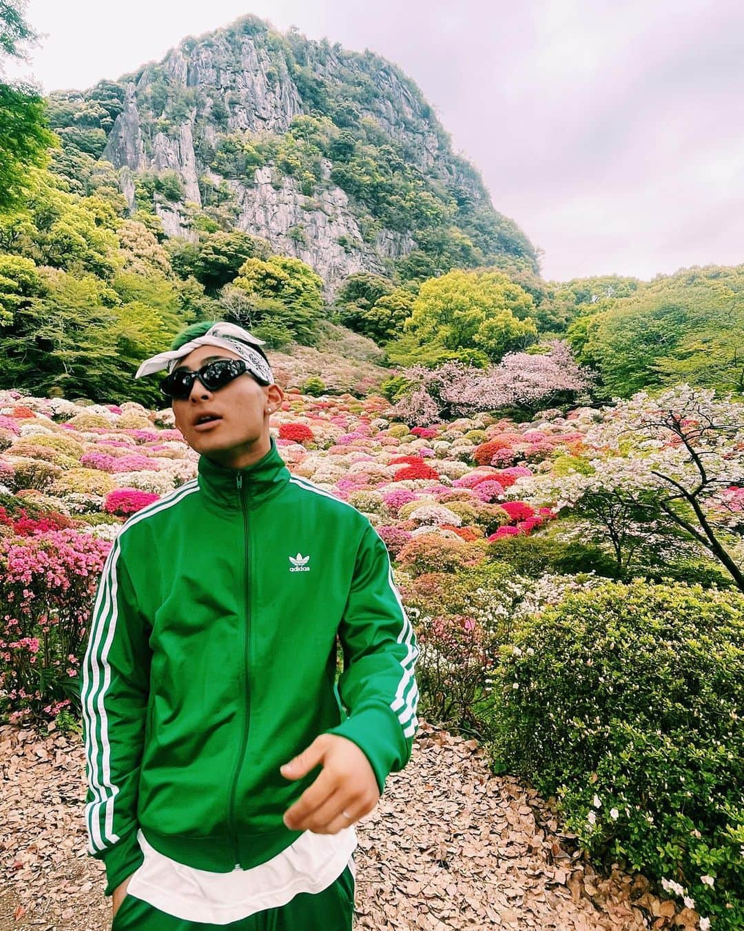 JustIn (ジャスティン)さんのインスタグラム写真 - (JustIn (ジャスティン)Instagram)「佐賀県 三船山楽園💐 バチ綺麗じゃね？？？  #日本一周 #キャンピングカー #佐賀県 #緑の人 #三船山楽園」4月21日 16時14分 - just_in1102