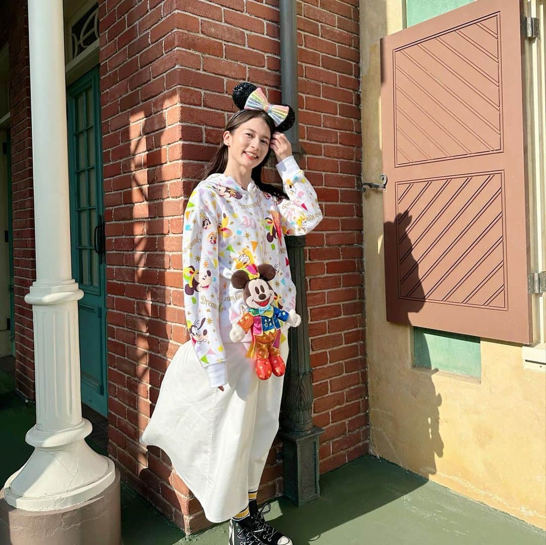 宇内梨沙さんのインスタグラム写真 - (宇内梨沙Instagram)「東京ディズニーリゾート40周年🌈  7色のパステルカラーな 記念グッズがとっても可愛い❤︎  #ディズニーリゾート40周年 #ドリームゴーラウンド   2枚目の影がイイ感じ。」4月21日 16時21分 - risaunai