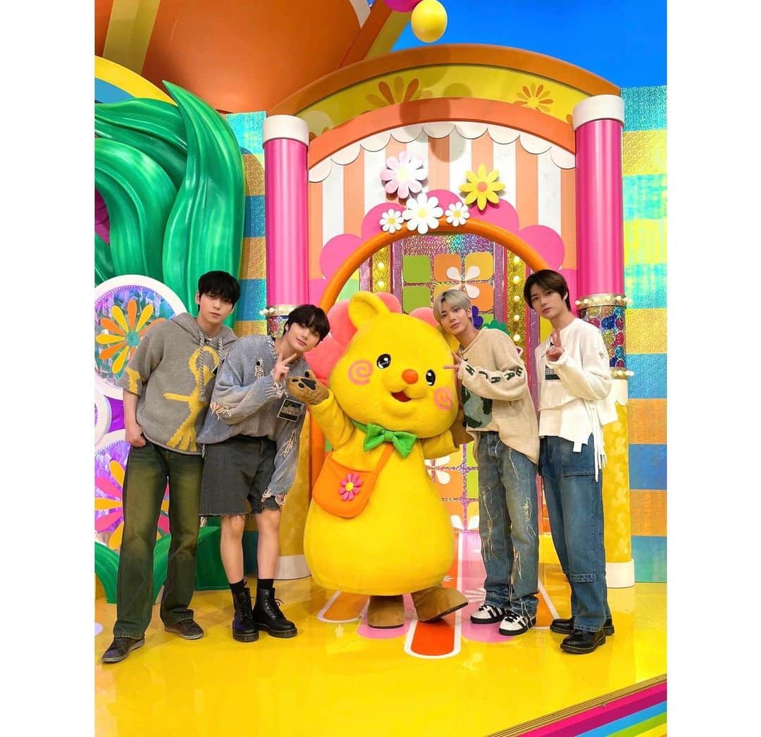 日本テレビ「ヒルナンデス！」さんのインスタグラム写真 - (日本テレビ「ヒルナンデス！」Instagram)「. 今日のゲストは、いよいよ明日スタートの新土曜ドラマ『Dr.チョコレート』から#白山乃愛 さん、#小澤征悦 さん🍫❤️そしてTOMORROW X TOGETHERの#SOOBIN さん、#BEOMGYU さん、#TAEHYUN さん、#HUENINGKAI さんでした🥰  コストコの新商品、どれも美味しそうで見ていてとってもお腹が空きました〜🥹北斗さんのアイデアはいつも真似したくなります！  名曲そこだけワンフレーズ、みなさんは何曲当てられましたか？私はいつも進行役だったので答えを知った状態でワンフレーズを聴いていて、もうその曲にしか聞こえない！という感じだったのですが、今日初めてプレイヤーになってみて難しさを知りました😂早押しも特訓します、、笑  そしてご夫婦の大変身！プロの技はすごいですね✨プチプラアイテム使いこなしたいです！ご家族の反応も素敵でした💓  🌼来週(月)のヒルナンデスは〜？🌼  ①MEGAドン・キホーテで出口調査  ②GWに行きたい動物園  ③ダーツdeショッピング  #ヒルナンデス #TOMORROW_X_TOGETHER #TXT #浦野モモ (C)日本テレビ」4月21日 16時28分 - hirunandesu_ntv_official