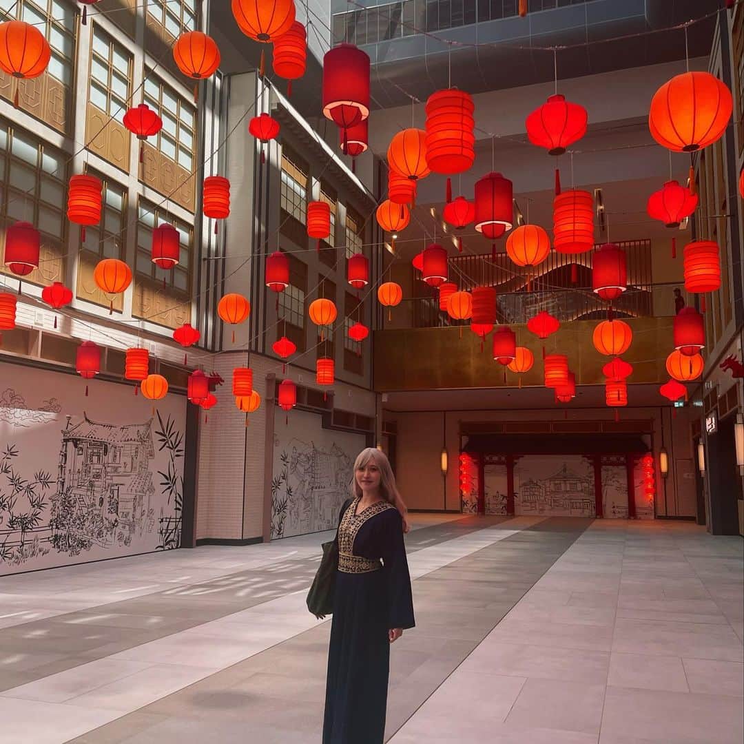 関口愛美さんのインスタグラム写真 - (関口愛美Instagram)「China Town Area in Dubai Mall.  ここで何か起きるかも…🤫❤️  #dubaimall #chinatown #ドバイ #ドバイモール」4月21日 16時29分 - sekiguchiaimi