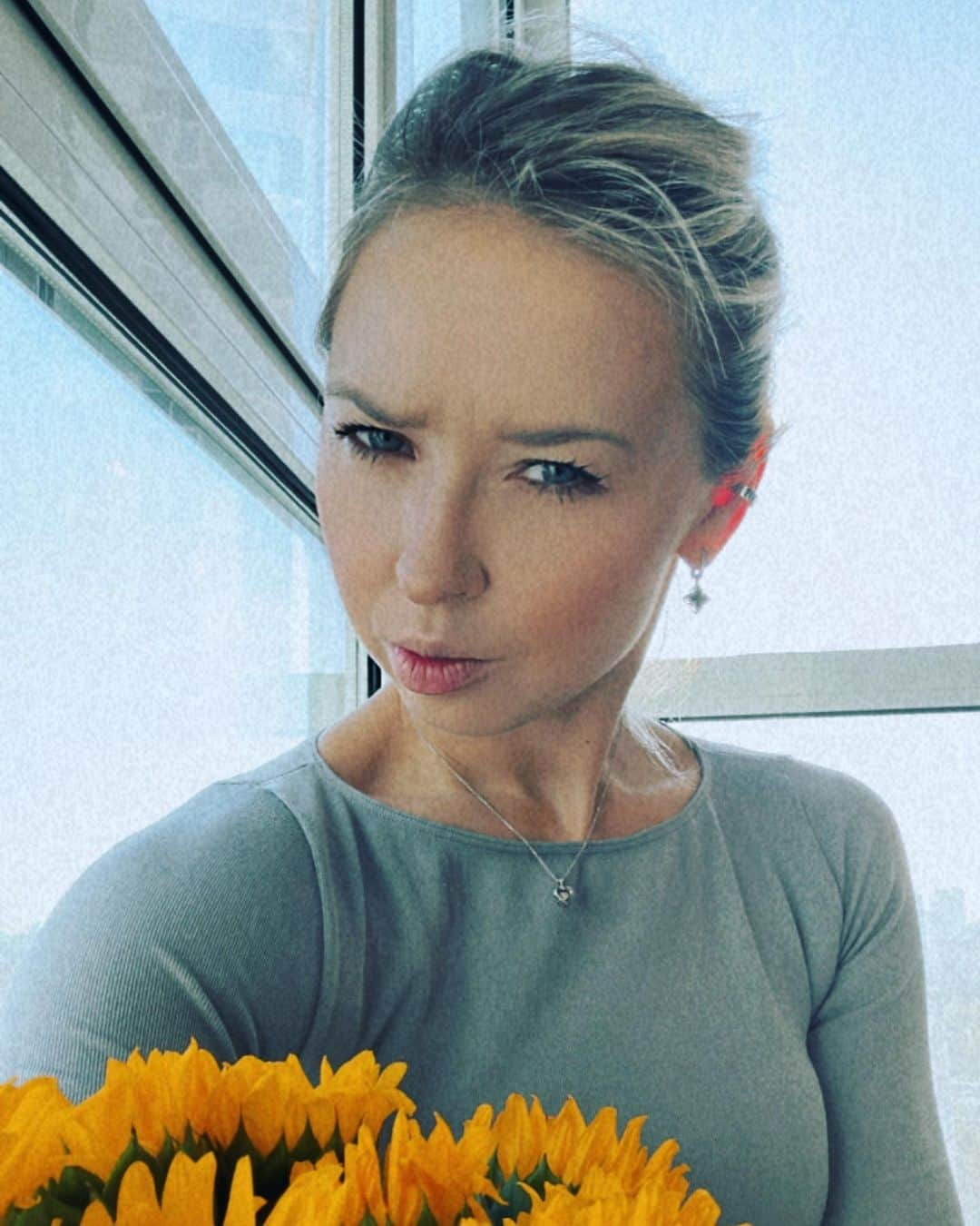 ニナ・ビスローバさんのインスタグラム写真 - (ニナ・ビスローバInstagram)「Такая весна настоящая 🧡 #moscow #мояжизнь #in #love」4月21日 16時43分 - ninavislova