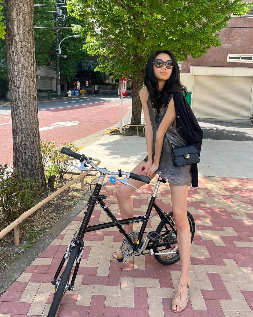 芦田ユリナさんのインスタグラム写真 - (芦田ユリナInstagram)「I know I should get a proper bike light 🫢」4月21日 16時41分 - elisyulina