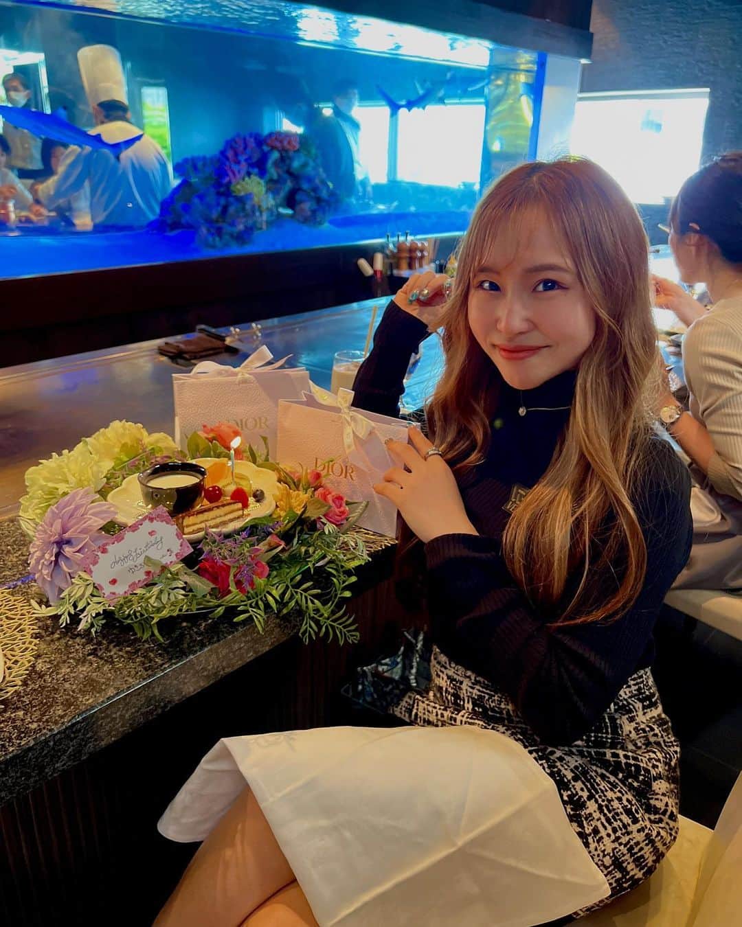 カリスマゆきちゃんさんのインスタグラム写真 - (カリスマゆきちゃんInstagram)「. . . あすかちゃんありがとう🥹🫶  ちょっぴり早めの🎂 いくつになってもお祝いは嬉しいね🥺💕 DIORもありがとう🫶  これからもよろしくね♪♪  ________________________ #名古屋グルメ #栄グルメ #teppandining集 #お誕生日 #thankyou #ありがとう #鉄板焼き #dior」4月21日 16時48分 - charisma.yukichan