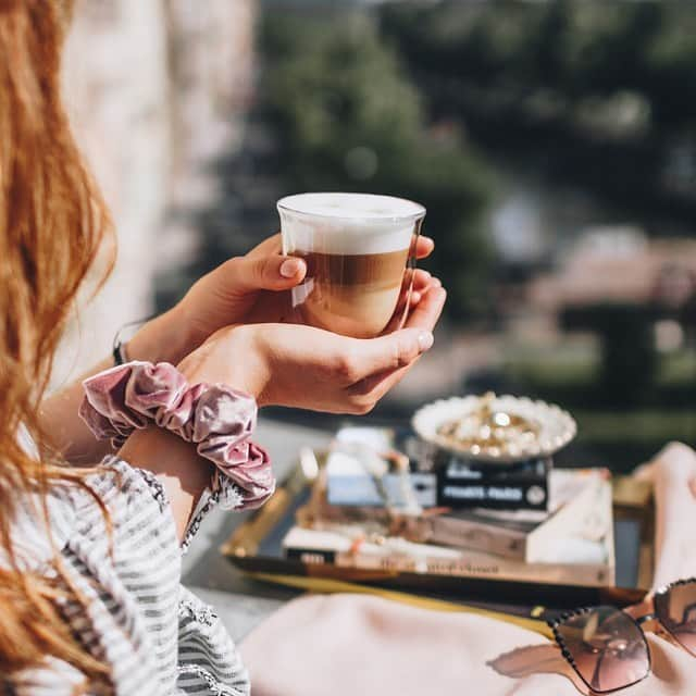 De'Longhi Sverigeさんのインスタグラム写真 - (De'Longhi SverigeInstagram)「Äntligen! Nu välkomna vi säsongen för att att dricka morgonkaffet utomhus 🌞☕️」4月21日 16時53分 - delonghisverige