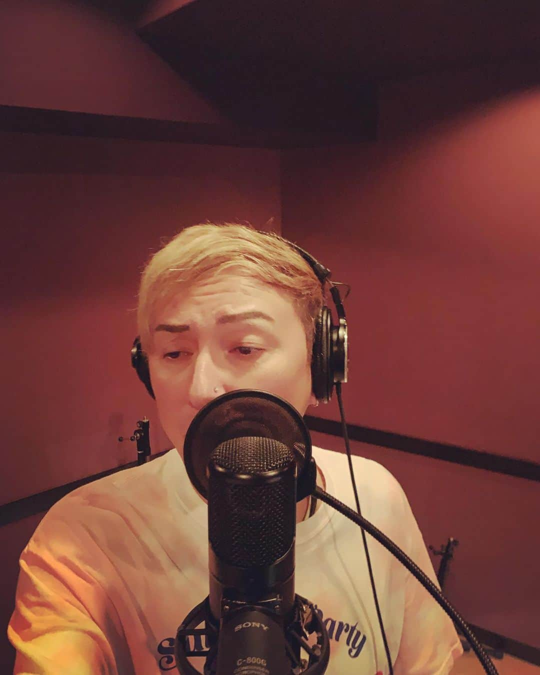 ISSA さんのインスタグラム写真 - (ISSA Instagram)「Days of recording🎙  I'm having fun singing today 😃  Enjoy Yourself 🤲  #issa  #dapump  #dpc  #recording  #enjoyyourself  #sundayparty2020  #morelove」4月21日 17時00分 - issa_hentona