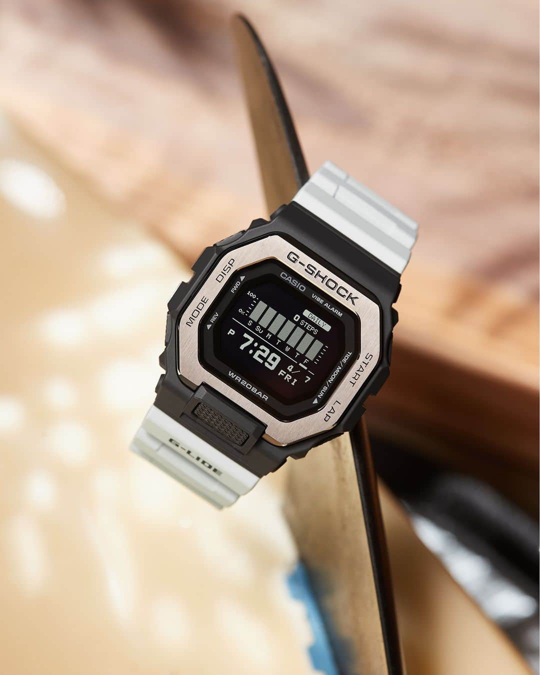 G-SHOCKさんのインスタグラム写真 - (G-SHOCKInstagram)「Surf time traveler  樹脂とメタルを組み合わせたベゼルは耐衝撃性能を備え、バンドにはフィット性と水や汗逃げを考慮したスリット入りのバイオマスプラスチックのソフトウレタンを採用。着け心地を追求しました。  The shock-resistant bezel is made of a combination of resin and metal. The band is made of soft urethane, a biomass plastic with slits for comfort.   GBX-100TT-8JF   #g_shock #g_lide #gbx100 #tidegraph #surf #surftimetraveler #watchoftheday」4月21日 17時00分 - gshock_jp