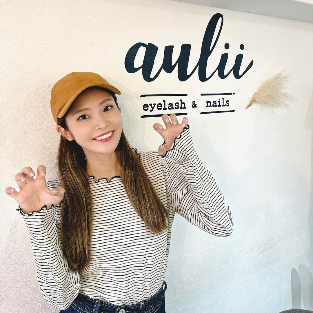 宮脇詩音さんのインスタグラム写真 - (宮脇詩音Instagram)「🌿aulii @aulii_eyelash.nails 🌿  まつ毛もネイルも復活✌️✨ 今回のネイルは大好きなラメグラデとシェルで更にホロも足してもらってキラッキラで私の大好きが詰まったネイルに🥰  まつ毛も整いました✌️  ネイル担当は @aulli.nail_miho  まつ毛担当は @aulii.eyelash_chie   いつもありがとうございます🫶  #aulii #ebisu #恵比寿 #まつ毛パーマ #まつ毛カール #ネイルサロン #アイラッシュサロン #パリジェンヌラッシュリフト #nail #ネイルデザイン #ネイル #ジェルネイル #デザインネイル #シェルネイル #ラメグラデーションネイル」4月21日 17時09分 - miyawaki_shion