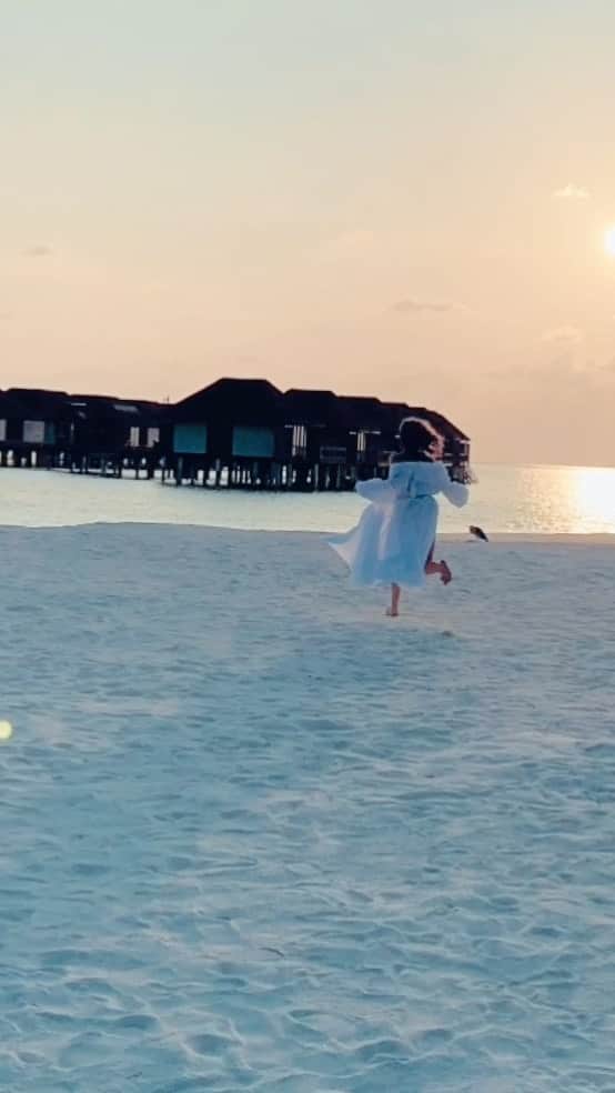 エフゲニア・メドベージェワのインスタグラム：「Through the sunset 🌅」
