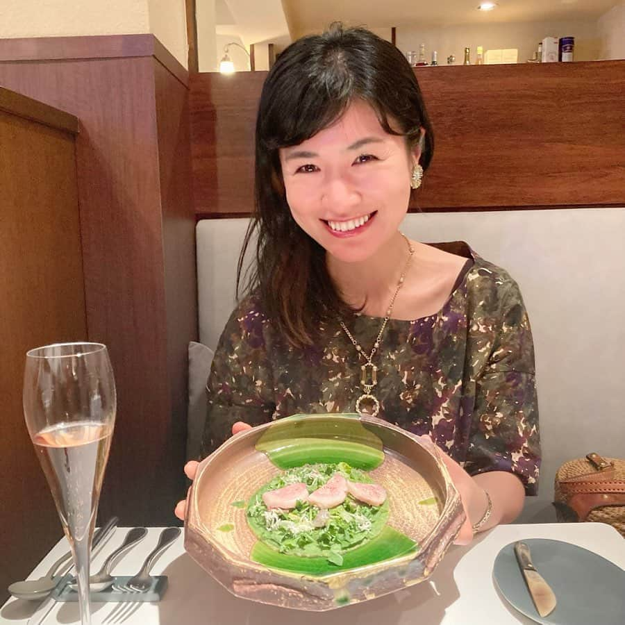 瓜生明希葉さんのインスタグラム写真 - (瓜生明希葉Instagram)「40歳前後で遭遇する精神的な旅がほぼ同じ進化を辿っていて、話が止まらない。  ２年ぶりに逢った友人とのキャッチアップ。  「自分にはこういうのは向いていない」そう決めこんでいるのは自分自身。誰がそう言ったのだろう。  Goサインを出すのもStopをかけるのも自分自身。  失敗したところで何を失うのだろう。  と考えると、やりたいことがあるならば、やる意外の選択肢はないよね。人生はスモールアクションの積み重ね👍  #やってみよう」4月21日 17時10分 - akiha_uryu