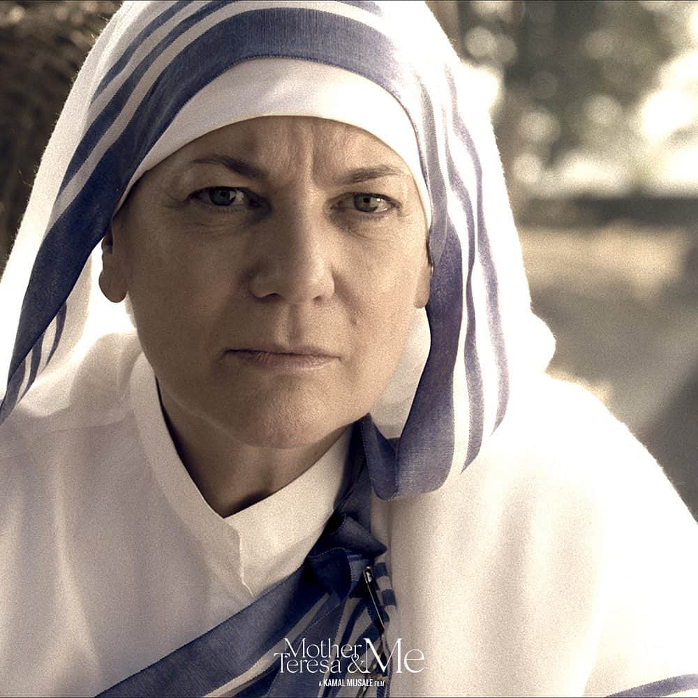 Banita Sandhuのインスタグラム：「Mother Teresa 🙏🏽 An embodiment of love, compassion & hope whose footprints still continue to inspire people across generations & ages.  Watch how her story continues to inspire others to believe in themselves despite all odds in one's life 🫶🏽  Watch #MotherTeresa&Me in Cinemas from 5th May ✨  @jacqueline_fritschi_cornaz @deepti.naval @iamheerkaur @KamalMusaleFilmmaker @nupskaj @zariyafoundation_org @currywesternmovies @motherteresaandme @cinepolisindia #PenMarudhar」