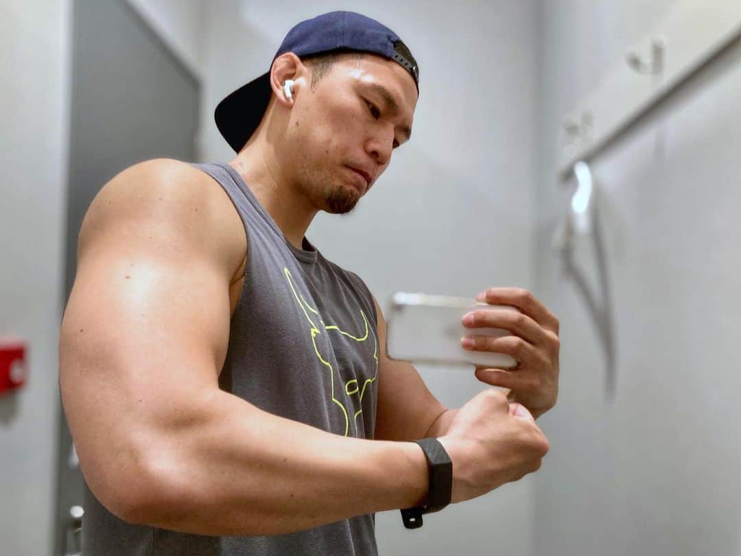 小柳心のインスタグラム：「YouTube編集たのちい😊  #小柳心 #コヤナギシン #俳優 #脚本家 #workout #bodymake #training」