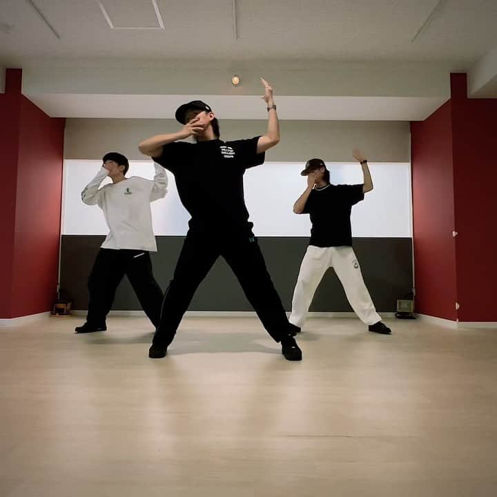 のインスタグラム：「@graspdancestudio  ・ ・ ・ 少し前の動画🍂 お気に入りのネタです◎ ・ ・ ・ w / @___taiyo7 @tooouma_8.2  ・ ・ ・ #over #luckydaye #hiphop #rb #soul #graspdancestudio #dance #dancer #choreography #dancevideo #shinya_noda_」